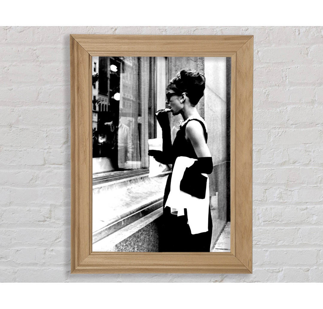 Audrey Hepburn Window Shopping - Einzelner Bilderrahmen Kunstdrucke