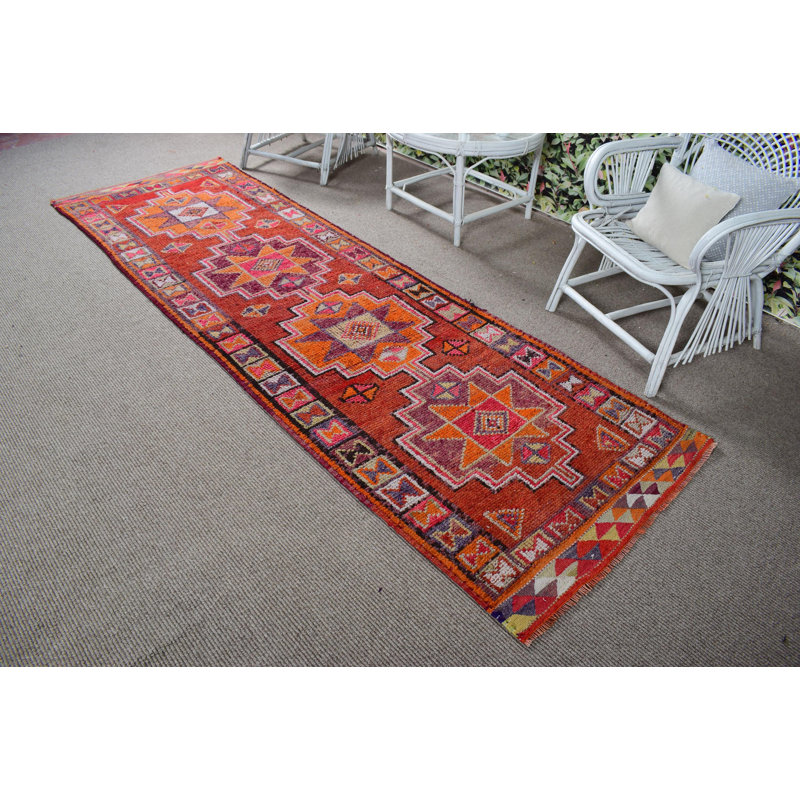 Tapis de couloir turc vintage tissé à la main en rouge pour un couloir bohémien ou un décor de salon