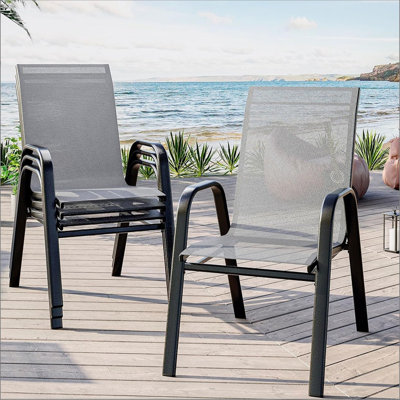 Ensemble de 4 chaises d'extérieur empilables avec tissu en polyester enduit de PVC et structure en métal - Chaises de salle à manger d'extérieur respirantes, durables pour la terrasse, la cour, la terrasse