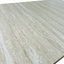 Table de salle à manger rectangulaire extensible, convenant pour 6 à 10 personnes, avec motif de travertin veiné, dimensions 160 à 200 cm, simple et élégante.