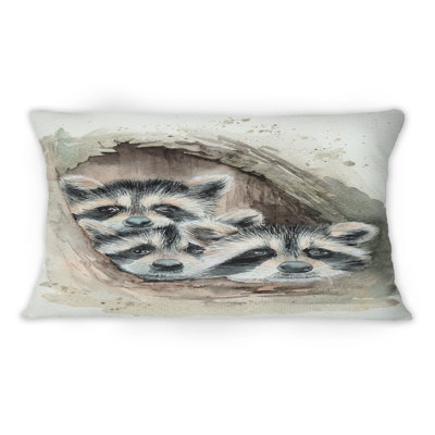 Trois jolis ratons laveurs moelleux donnant sur un arbre - Coussin décoratif traditionnel imprimé 1
