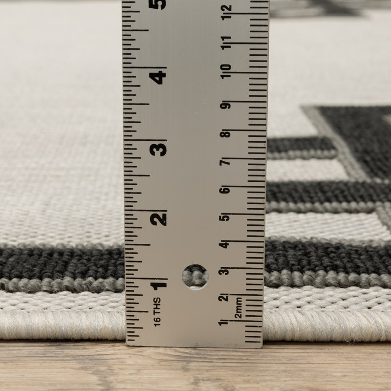 Kellyville Geometric Indoor / Outdoor Rug, Runner 1'10" x 3'9"