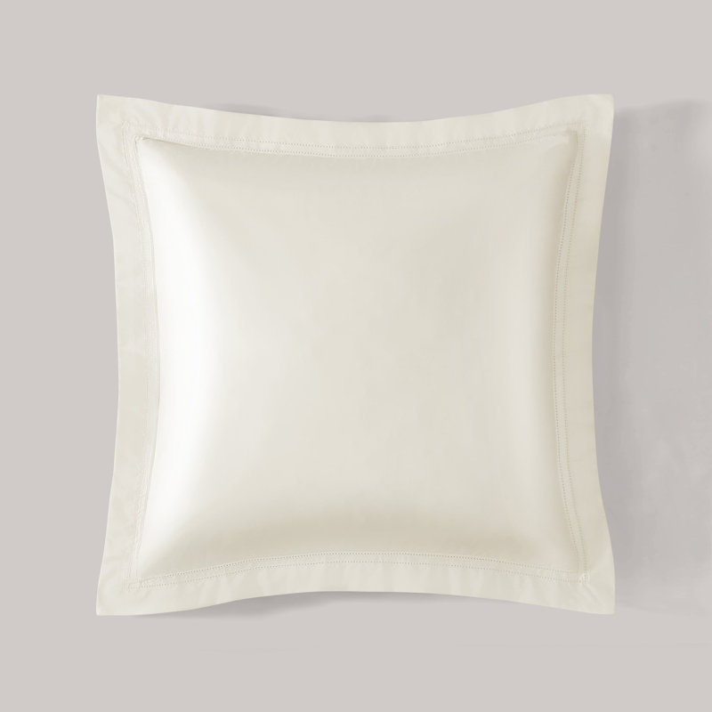 Yalda Euro Sham, Ivory
