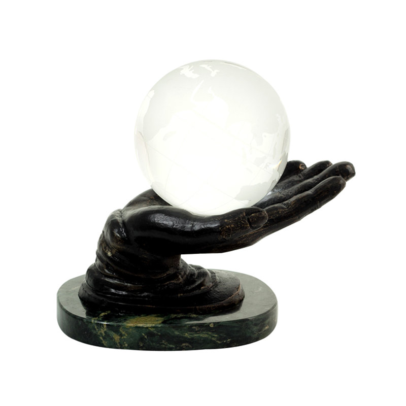 Sculpture main et balle Lentz