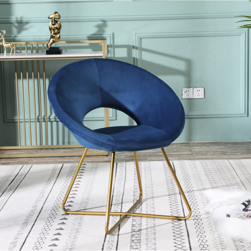 Fauteuil en velours bleu avec une housse de siège moelleuse et une base de ton or recouverte d'un tissu accrocheur, Bleu