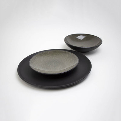 Roshell Piece Stoneware Dinnerware Set