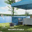 Pavillon de jardin escamotable avec sac de transport à roulettes, 10 x 10 pi, tissu Oxford de ton bleu, structure en acier réglable