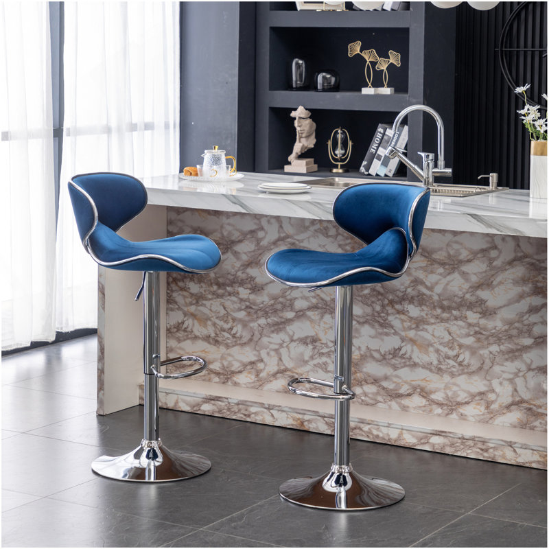 Ensemble de 2 tabourets de bar pivotants rembourrés en velours Masaccio, bleu, Bleu