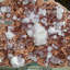 Apophyllite sur une matrice de basalte hématite-heulandite