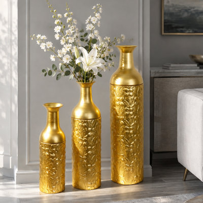 Ensemble de 3 vases de sol gigognes en métal, de hauts vases décoratifs dorés en relief pour le salon et l'entrée