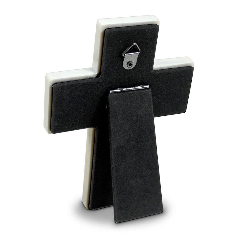 Table avec croix en cuivre accentuée