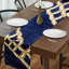 Chemin de table en velours avec broderie florale pour un décor de table de salle à manger élégant et un style de maison de Noël