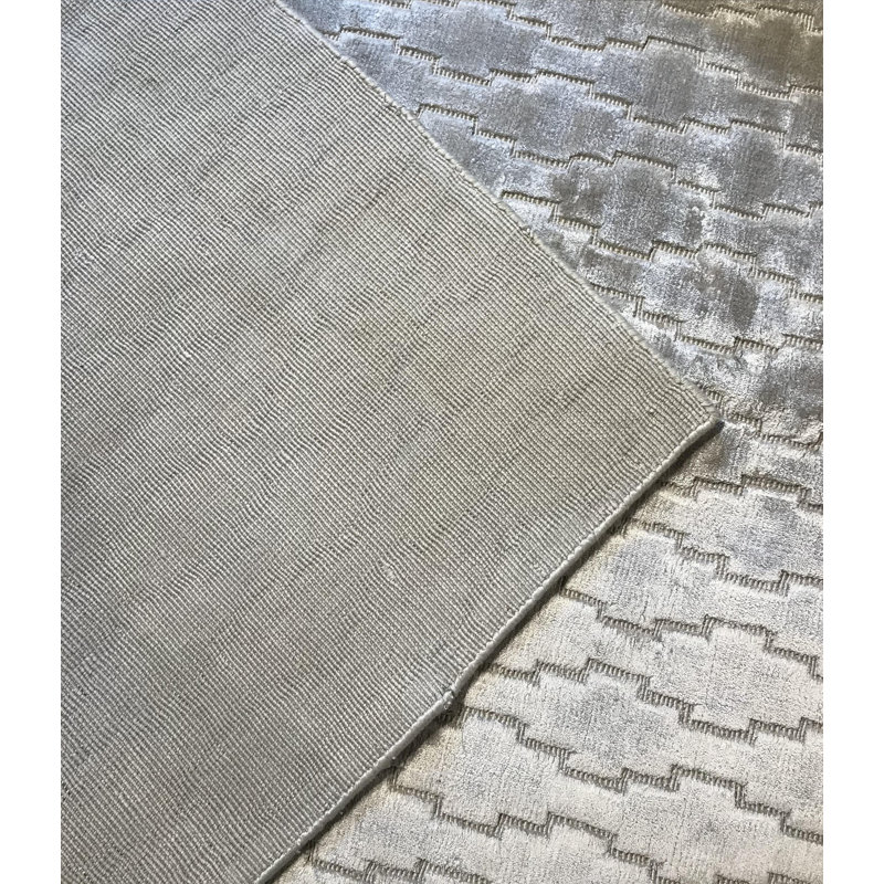 Silk Abstract Area Rug in Gray, Rectangle 4'1" x 5'11"