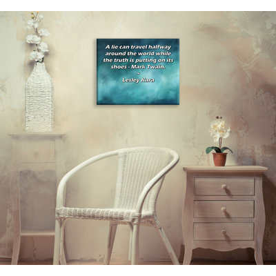 Toile tendue sur toile ArtsyQuotes par Lesley Kara: «Un mensonge peut voyager à l'autre bout du monde alors que la réalité met ses chaussures - Mark Twain.
