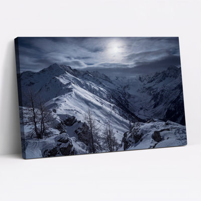 Tableau sur toile d'Halloween représentant une crête de montagne enneigée au clair de lune bleue