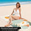 Serviette de plage à motif abstrait 1PCS, pour les vacances d'été, les fêtes et les jours de piscine, offrant une vue sereine sur l'océan avec un feuillage tropical sur les collines.