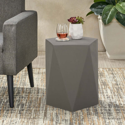 Table d'appoint Apollo avec une construction durable et une conception polyvalente, parfaite pour les salons, les chambres à coucher ou les bureaux à domicile.
