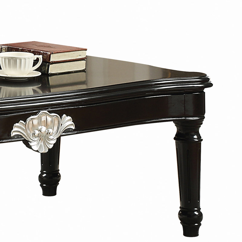 Table basse avec pieds tournés