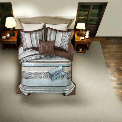 Luxury Jacquard Bedding Sets In Blue, Cotton Reversible Quilt With Throw Pillows