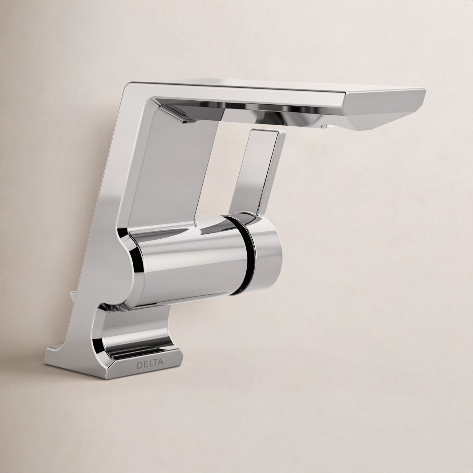 Pivotal® Single-Hole Bathroom Faucet with Drain, Chrome