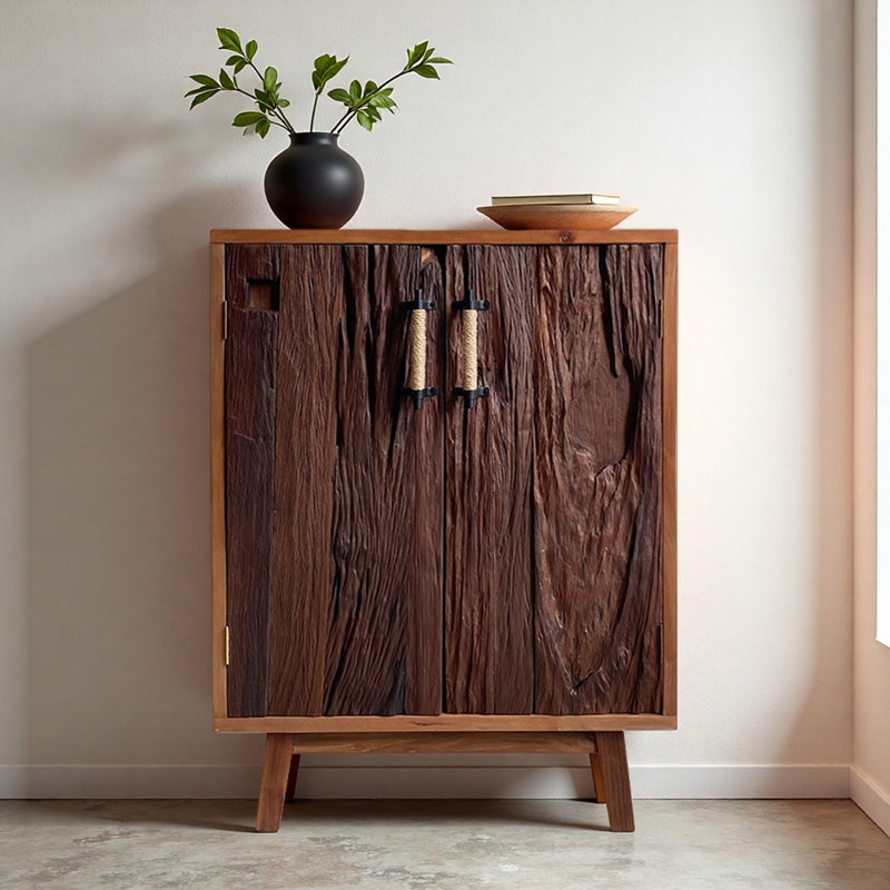 Armoire en bois massif de style Wabi-Sabi