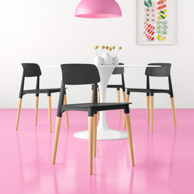 Chaise empilable Adalyn