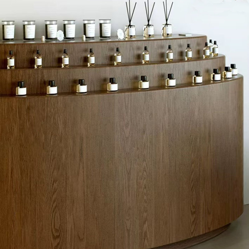 Vitrine de présentation moderne pour îlots pour magasins de vêtements et accessoires