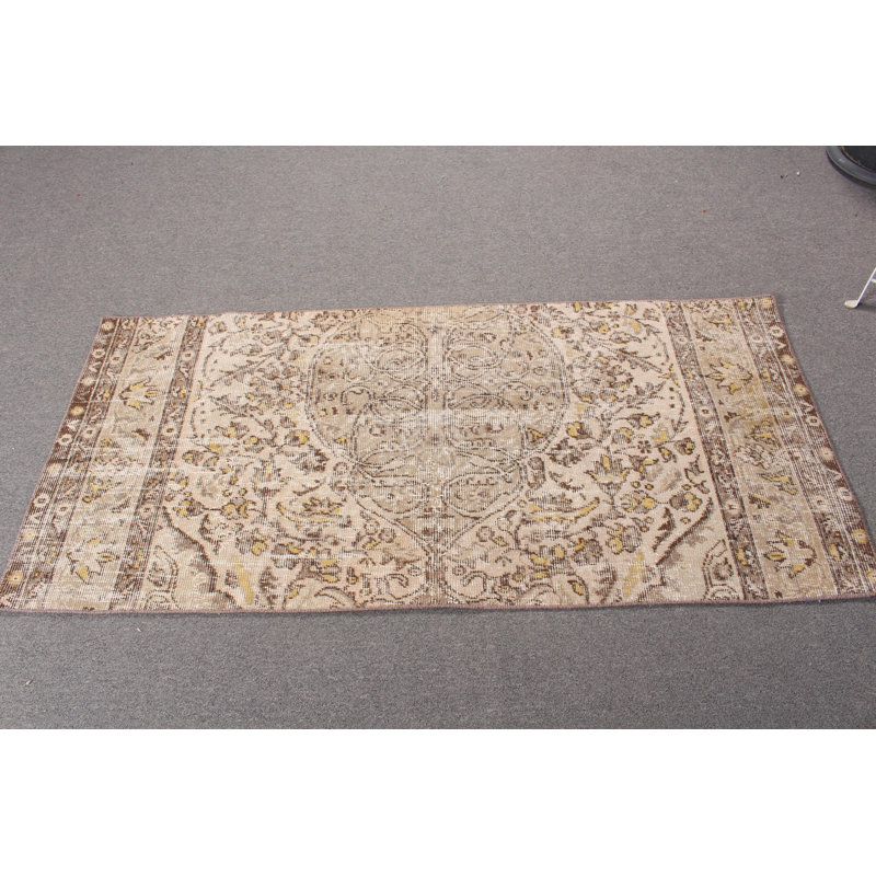 Tapis turc en laine antique fabriqué à la main en beige - idéal pour les vestibules ou les petits espaces