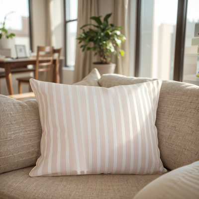 Coussin à rayures blanc cassé rose clair