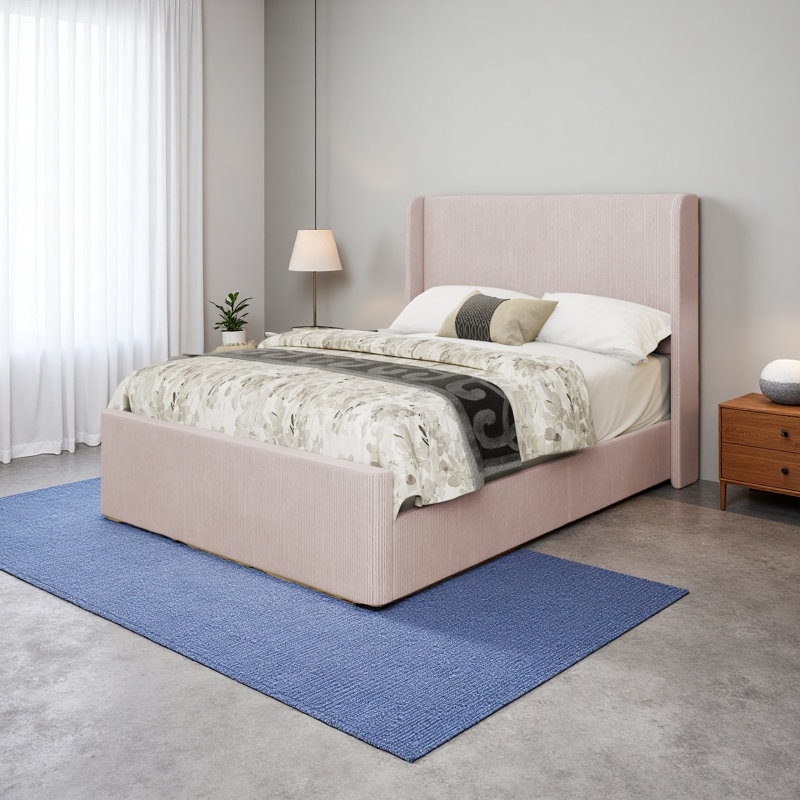 Très grande base de lit tapissier en velours côtelé avec tête de lit à oreilles et pied de lit à rayures verticales, rose