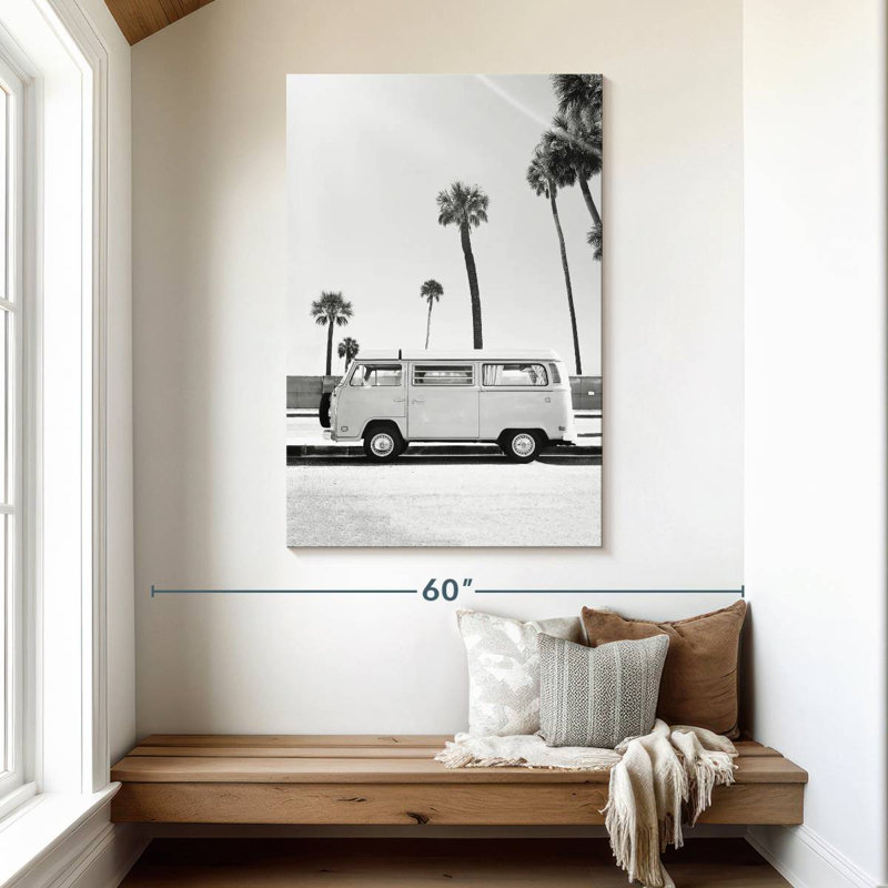 Mehar Van en noir et blanc, H 48 po x l 32 po