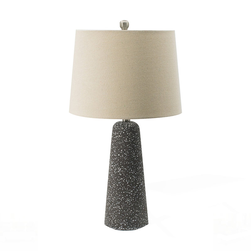 Lampe de table à luminosité réglable, parfaite pour la lecture et l'éclairage ambiant dans n'importe quelle pièce.