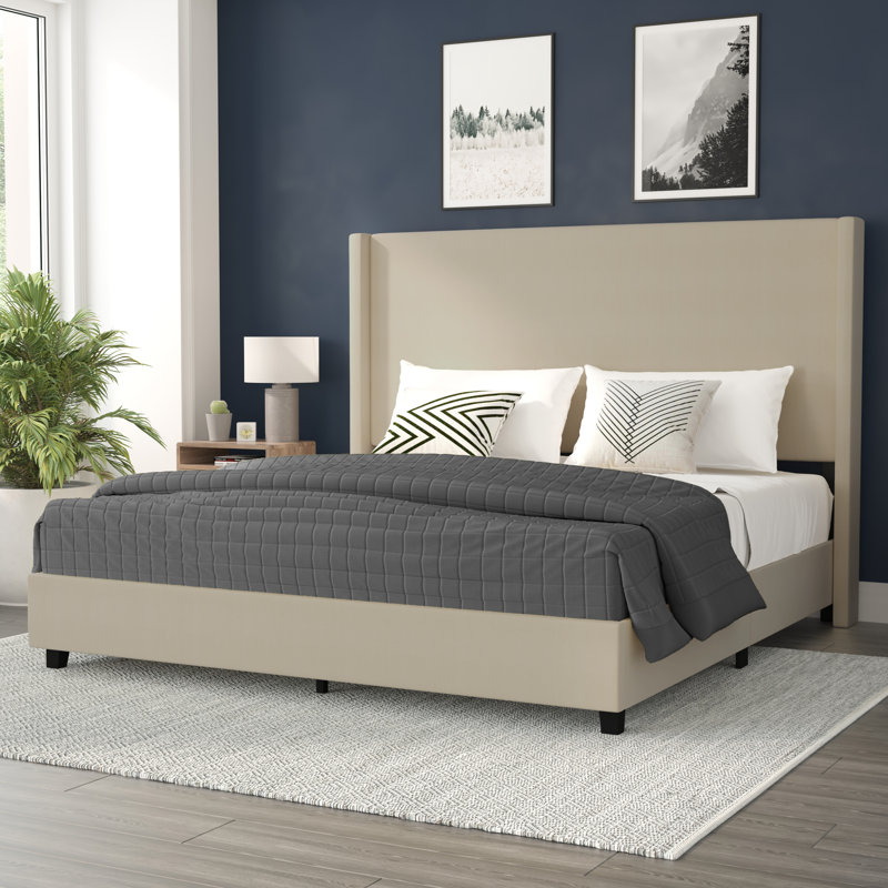 Lit plateforme tapissier avec tête de lit surpiquée Bailynn, Beige, Très grand