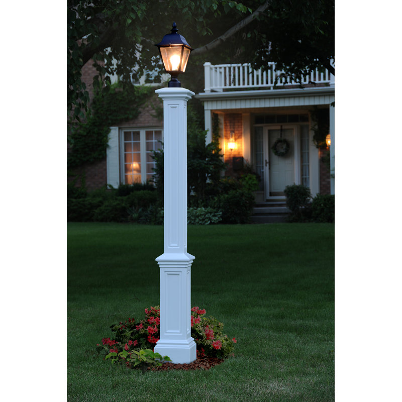 Signature Lamp Post (w/Mount), White
