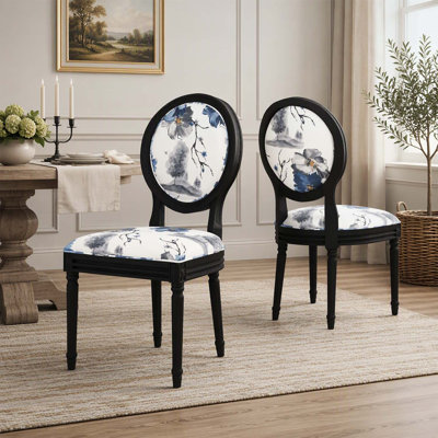Ensemble de chaises à dossier arrondi, style Louis XVI classique, avec revêtement confortable et tissu antitache pour une salle à manger élégante.