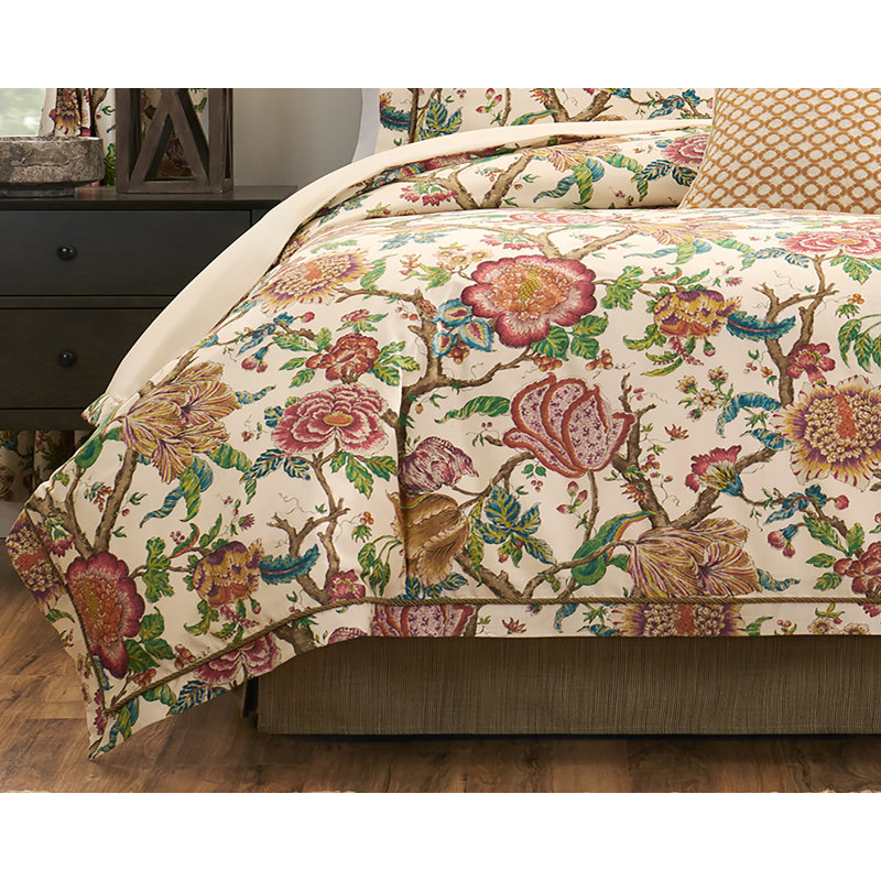 Bronte  Floral 4 Piece Queen Comforter Set, Queen Comforter + 2 Standard Shams