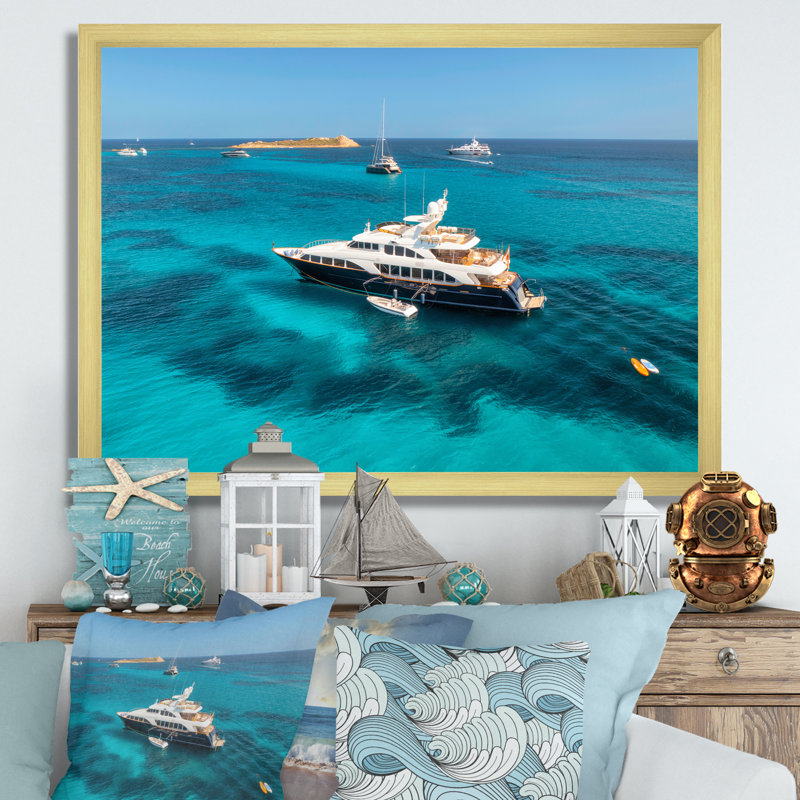 Yacht de luxe sur une aventure en eau libre - Imprimé, Cadre doré simple, H 24 po x l 32 po x P 1 po