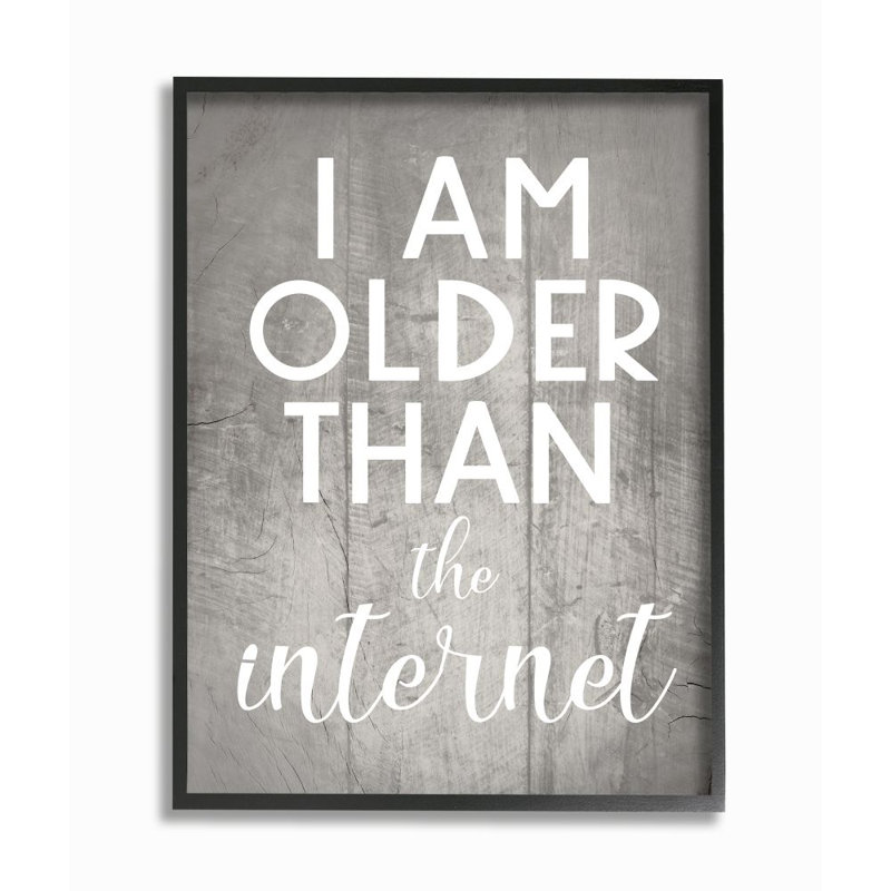 «I Am Older Than the Internet» par Daphne Polselli, reproduction d'art textuel, H 30 po x l 24 po x 1,5 po