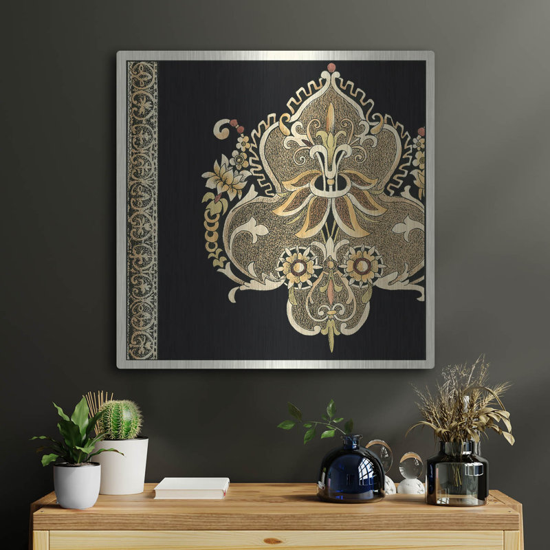  «Regal Adornment 1» par Chariklia Zarris, art mural en métal, 24 po x 24 po