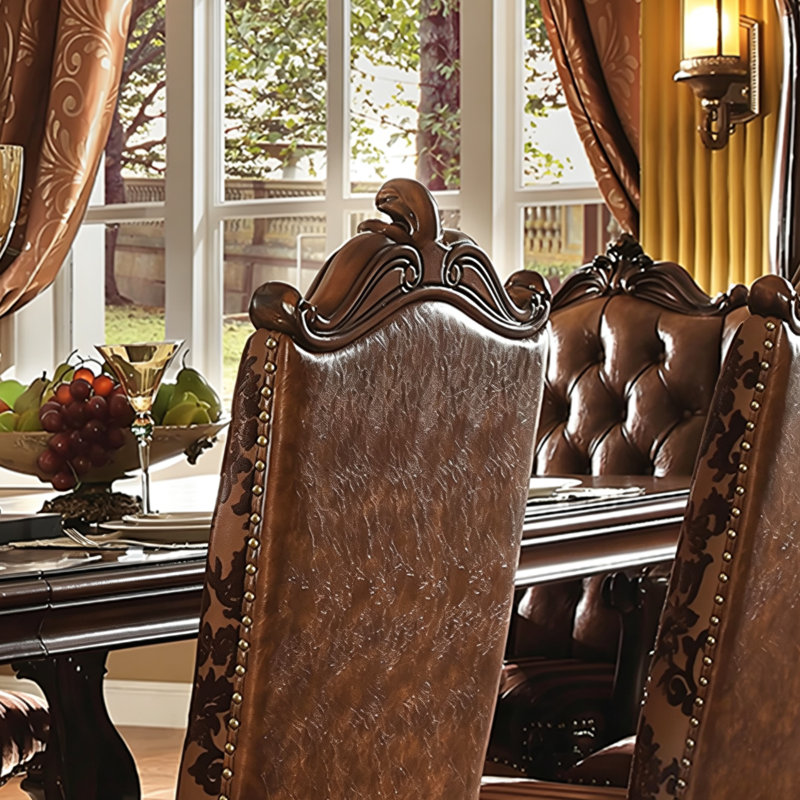 Chaise de salle à manger classique en bois massif sculpté brun avec revêtement en tissu