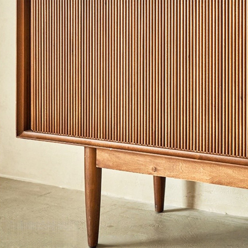Un buffet en bois massif de style moyen, Brown