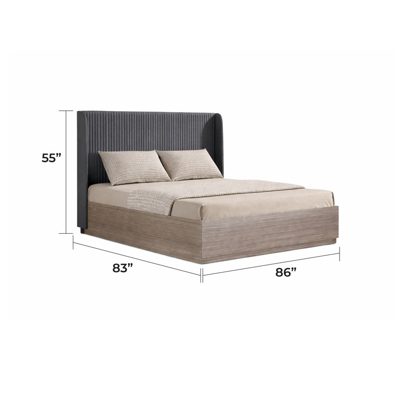 72729C6892424193860EABCE47D29202, Trois pièces : lit et deux tables de chevet, Très grand lit