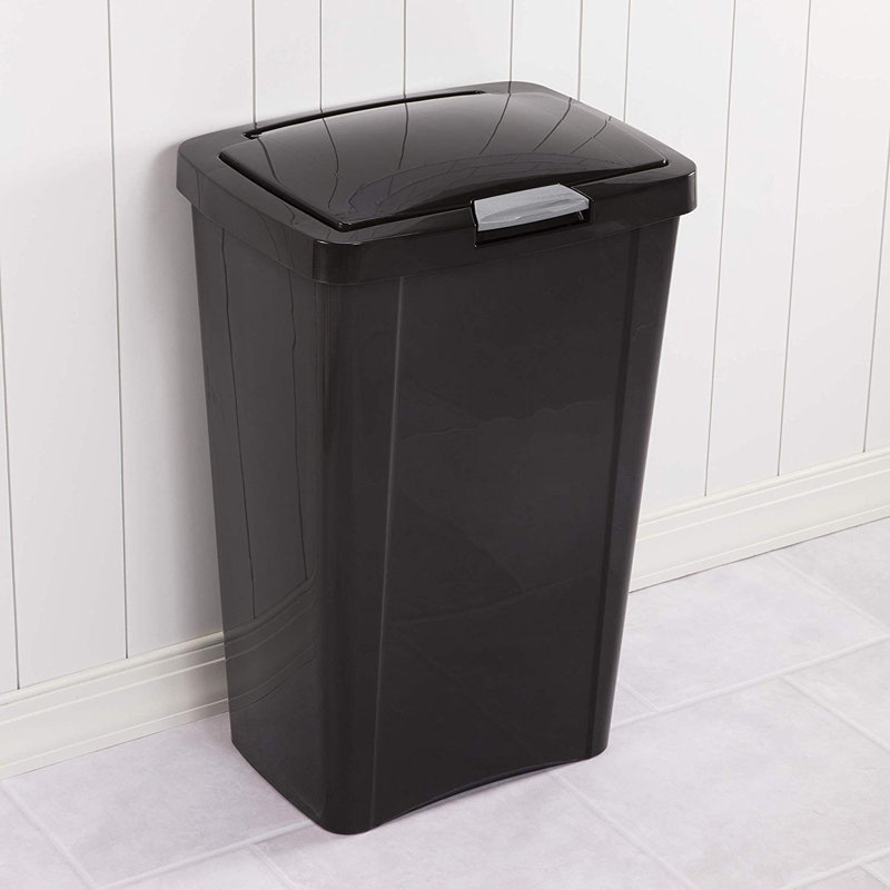 Corbeille à papier 13 gallons avec loquet en titane Sterilite, noir (paquet de 16)