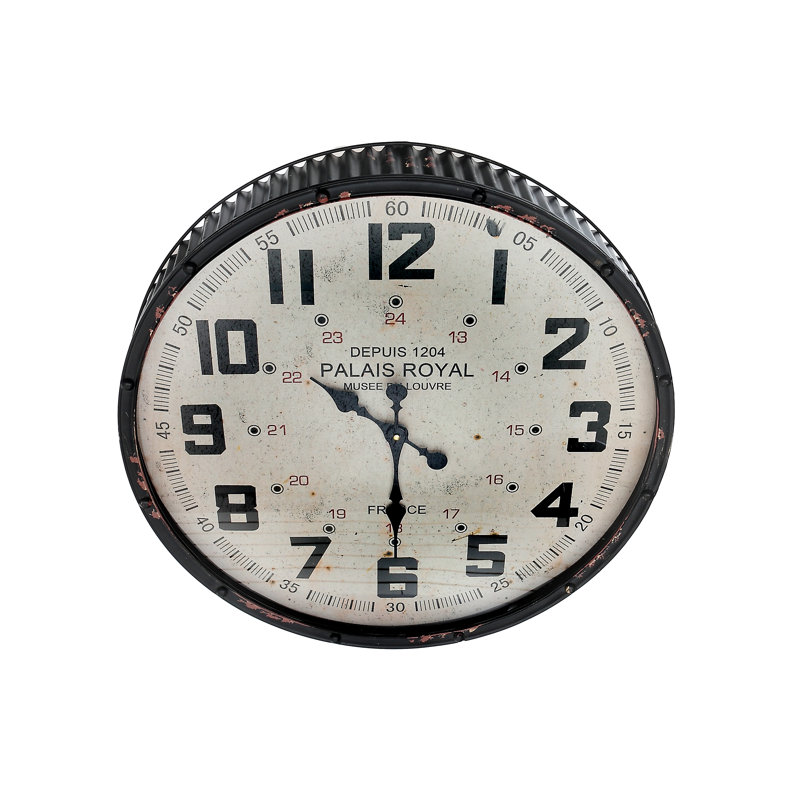 Donnez à votre pièce un look classique avec une horloge murale élégante en métal à bord ondulant avec verre. Cette horloge murale de couleur noire affiche des chiffres en relief audacieux qui ajoutent du charme à son attrait. Cette horloge murale r