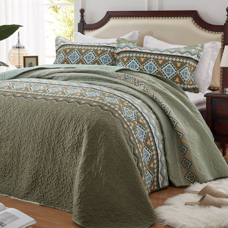 3-Piece Queen Size Quilt Set - Lightweight Microfiber Bedspread & 2 Pillow Shams, Olive Green Aztec Boho Pattern, Oversized 90x98 Inches, All-Season Bed Cover