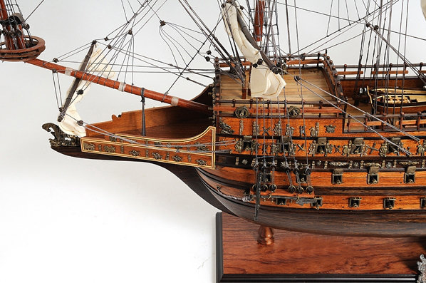 Bateau miniature Sovereign of the Seas, H 22 po x l 38 po x P 13 po