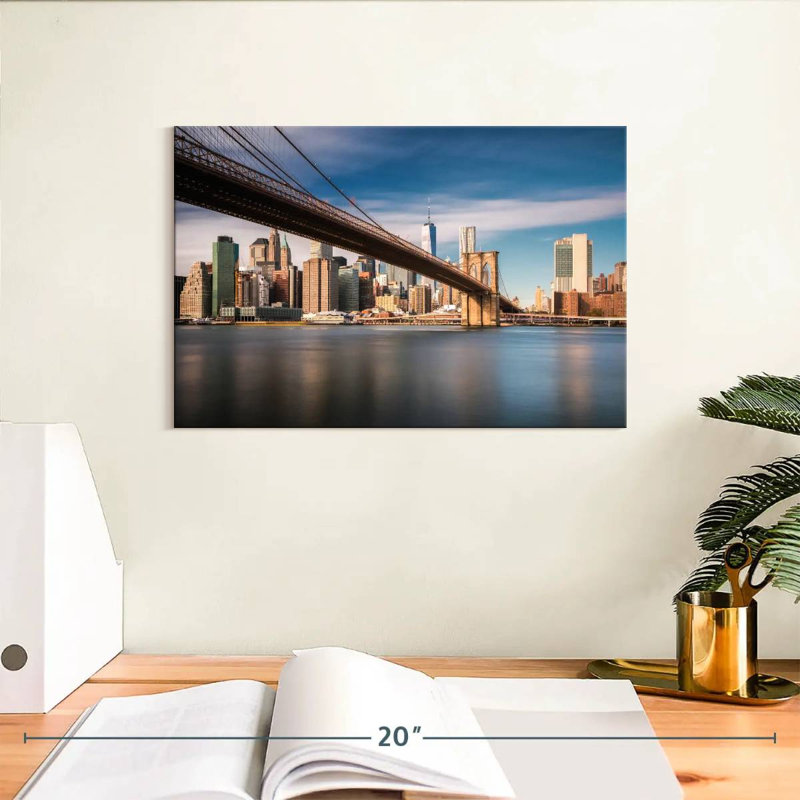 Nicci reliant le pont de Brooklyn, H 8 po x l 12 po