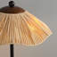 Petite lampe de table moderne en bois massif brun et métal avec abat-jour en rotin pour le salon de la chambre à coucher, ampoule incluse