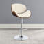 Tabouret de bar réglable écru et chromé avec repose-pieds ergonomique, parfait pour les sièges polyvalents et élégants