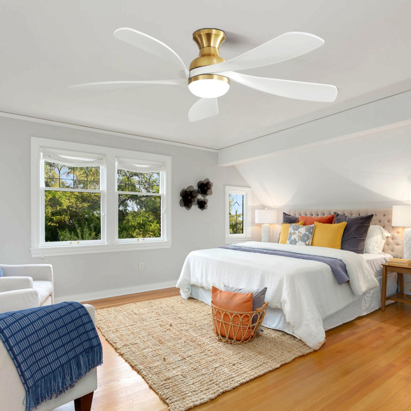 Ventilateur de plafond 52 pouces avec 3 lumières à DEL à intensité variable réversible et silencieuse
